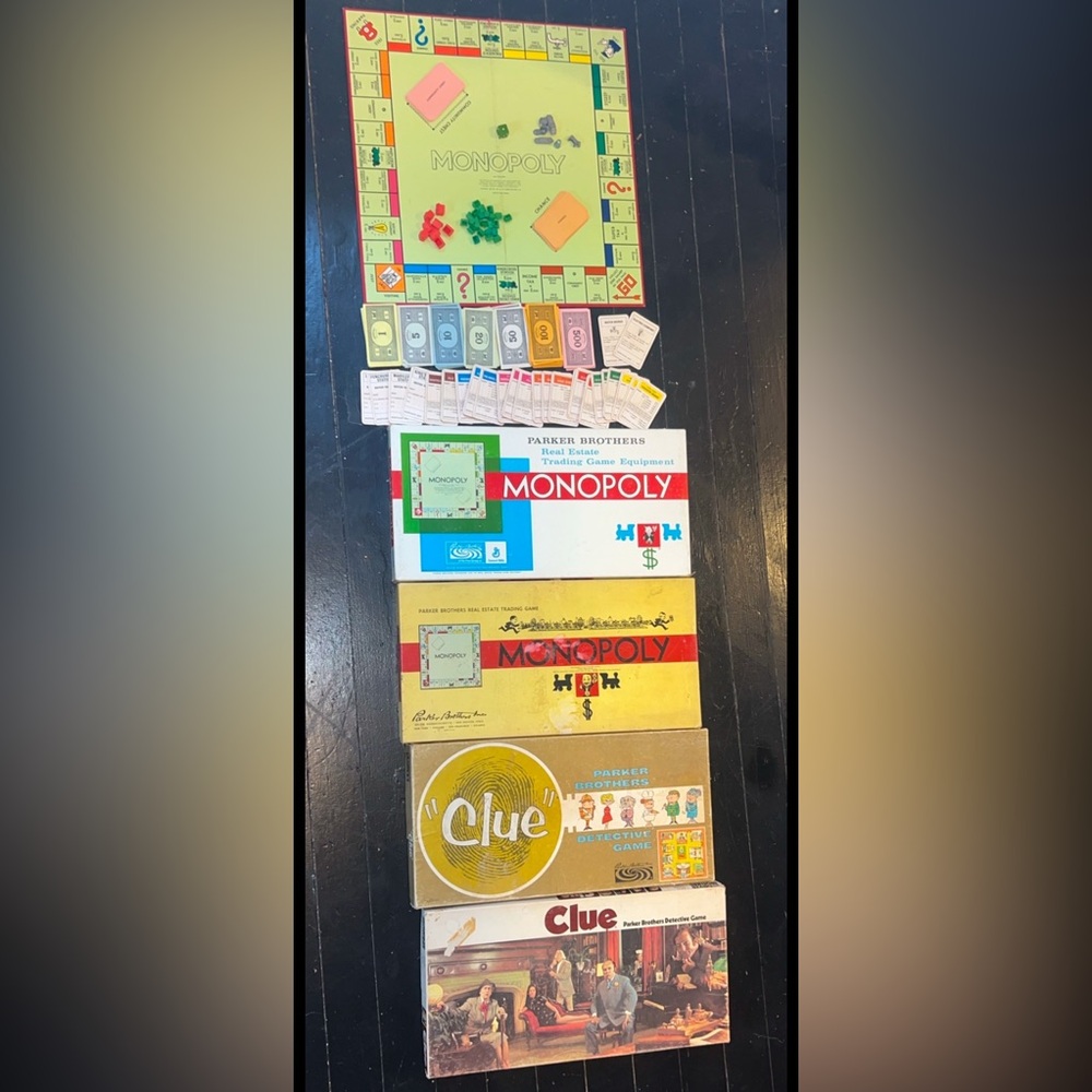 Vintage board games!! Set of 5!! 3 Monopoly and 2 Clue board games!